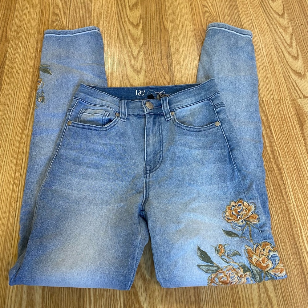 Embroidered high waist jeans size small EUC - Picture 5 of 10